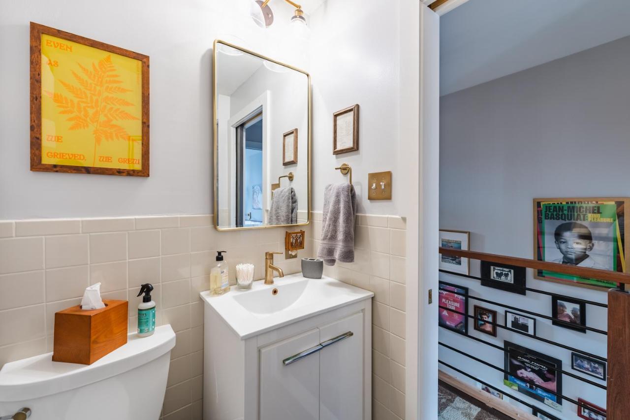 Bedroom In Thoughtfully Decorated East Passyunk Home フィラデルフィア エクステリア 写真