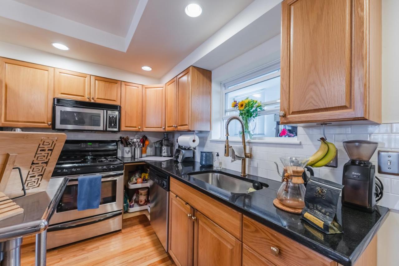 Bedroom In Thoughtfully Decorated East Passyunk Home フィラデルフィア エクステリア 写真